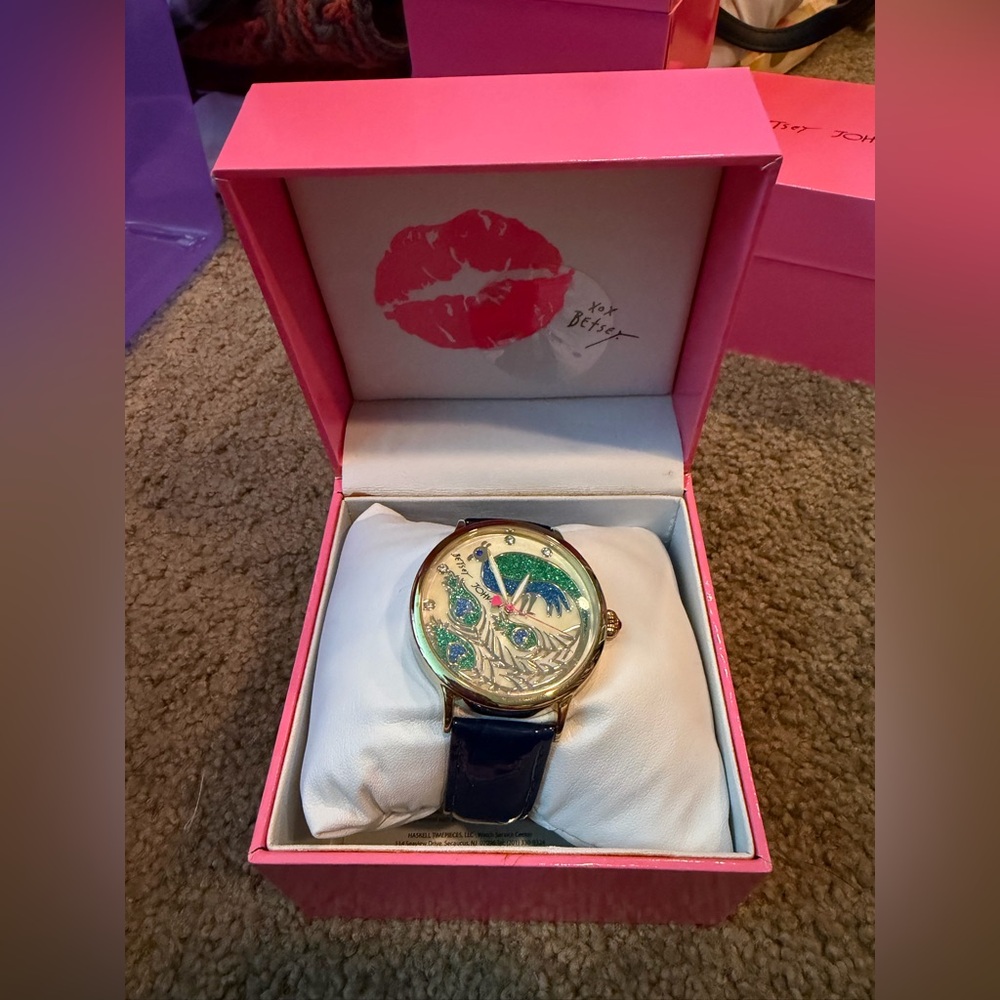 Lot of 11 Vintage Retired Betsey Johnson Watches - Picture 10 of 12